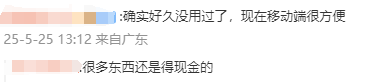 机器人角逐绿茵场 一分钟内踢进两球